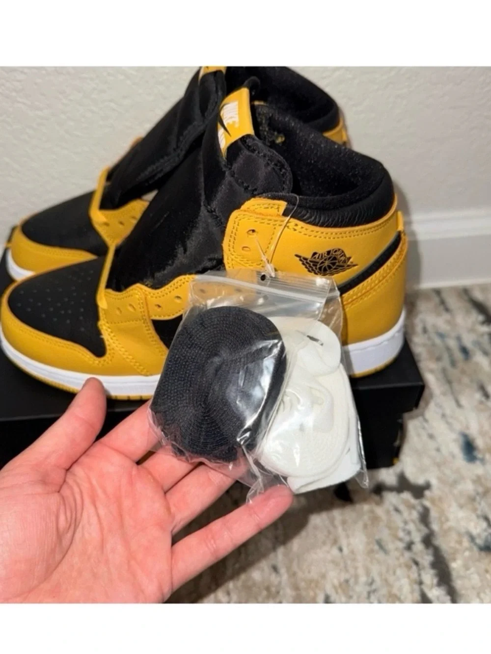 Nike Air Jordan 1 Mid Kids' Black/Yellow Basketball Shoes